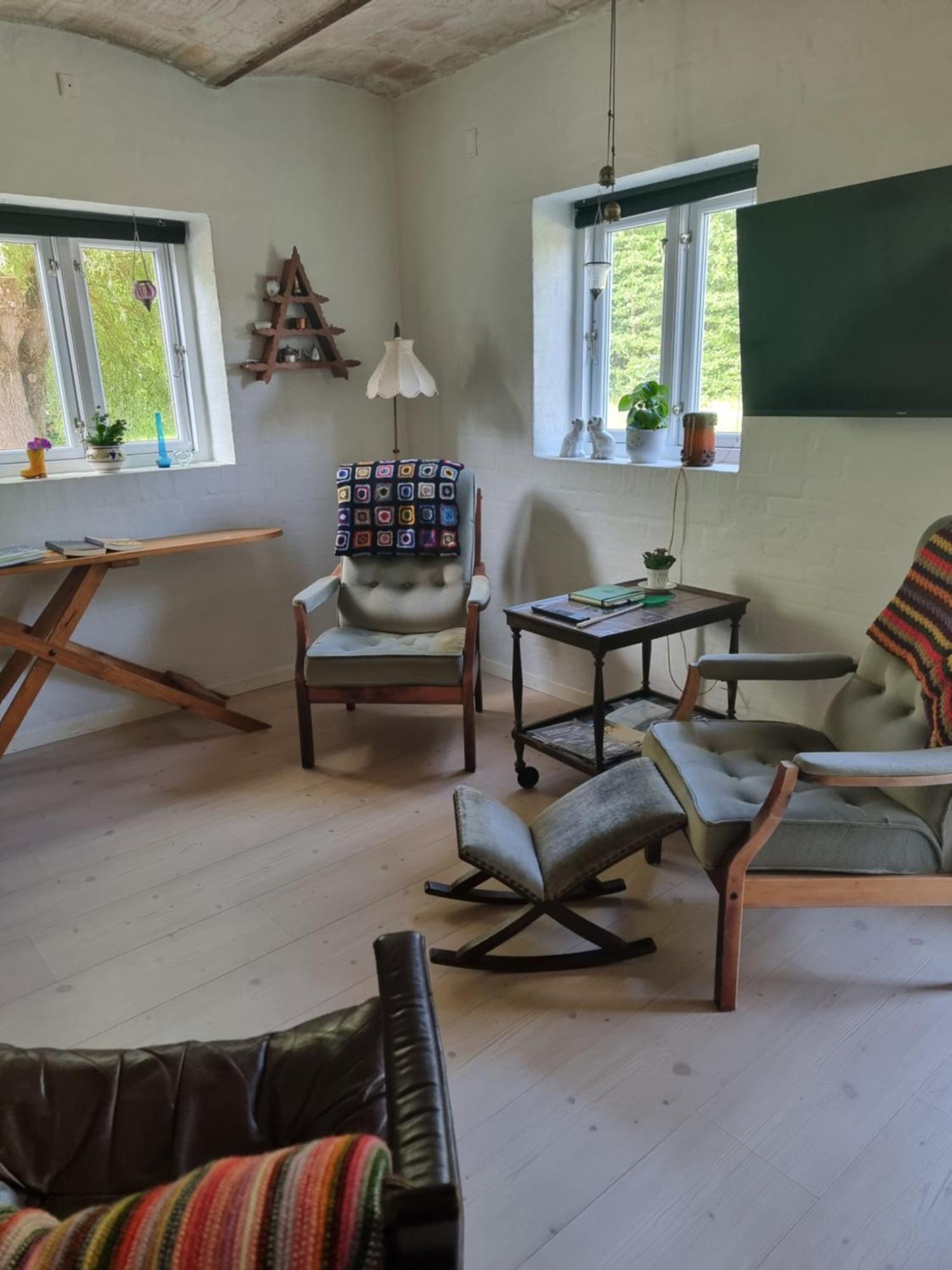 Under Regnbuen, Dit Fristed Pa Haervejen Them Kültér fotó